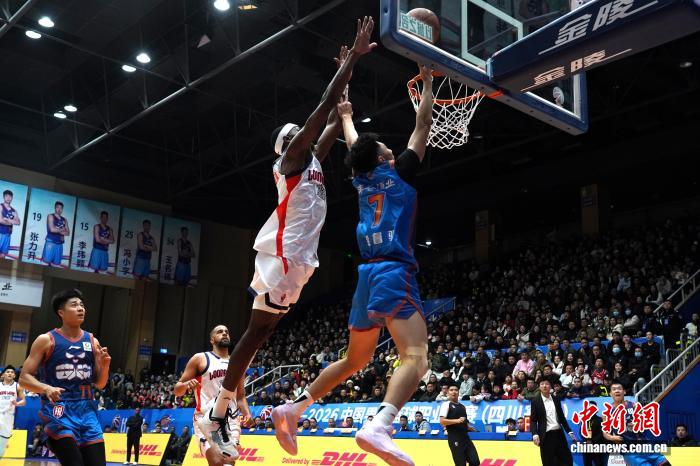 郭艾伦复出发威助广州以81-66击败四川，开启新赛