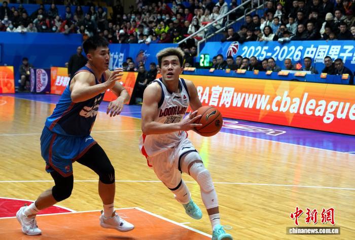 郭艾伦复出发威助广州以81-66击败四川，开启新赛