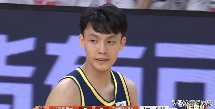 广东宏远逆转龙狮晋级8强 胡明轩崔永熙麦考尔集