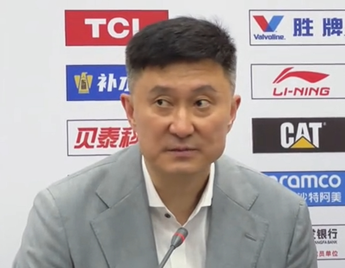 广东男篮力克广州晋级季后赛八强 杜锋徐杰谈新